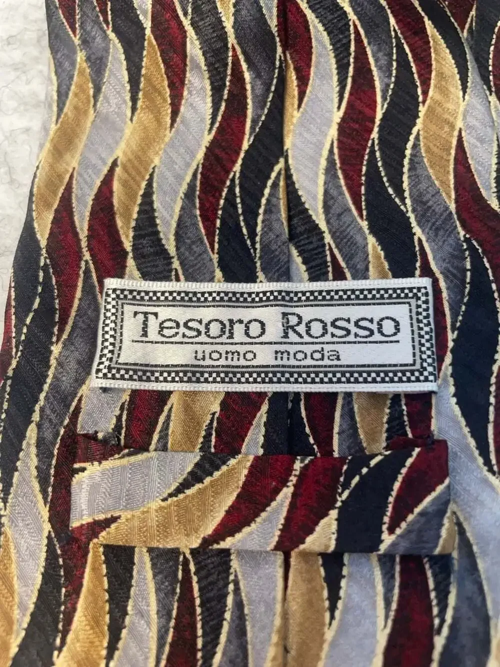 Tesoro Rosso Uomo Moda Men's Wavy Pattern Silk Necktie